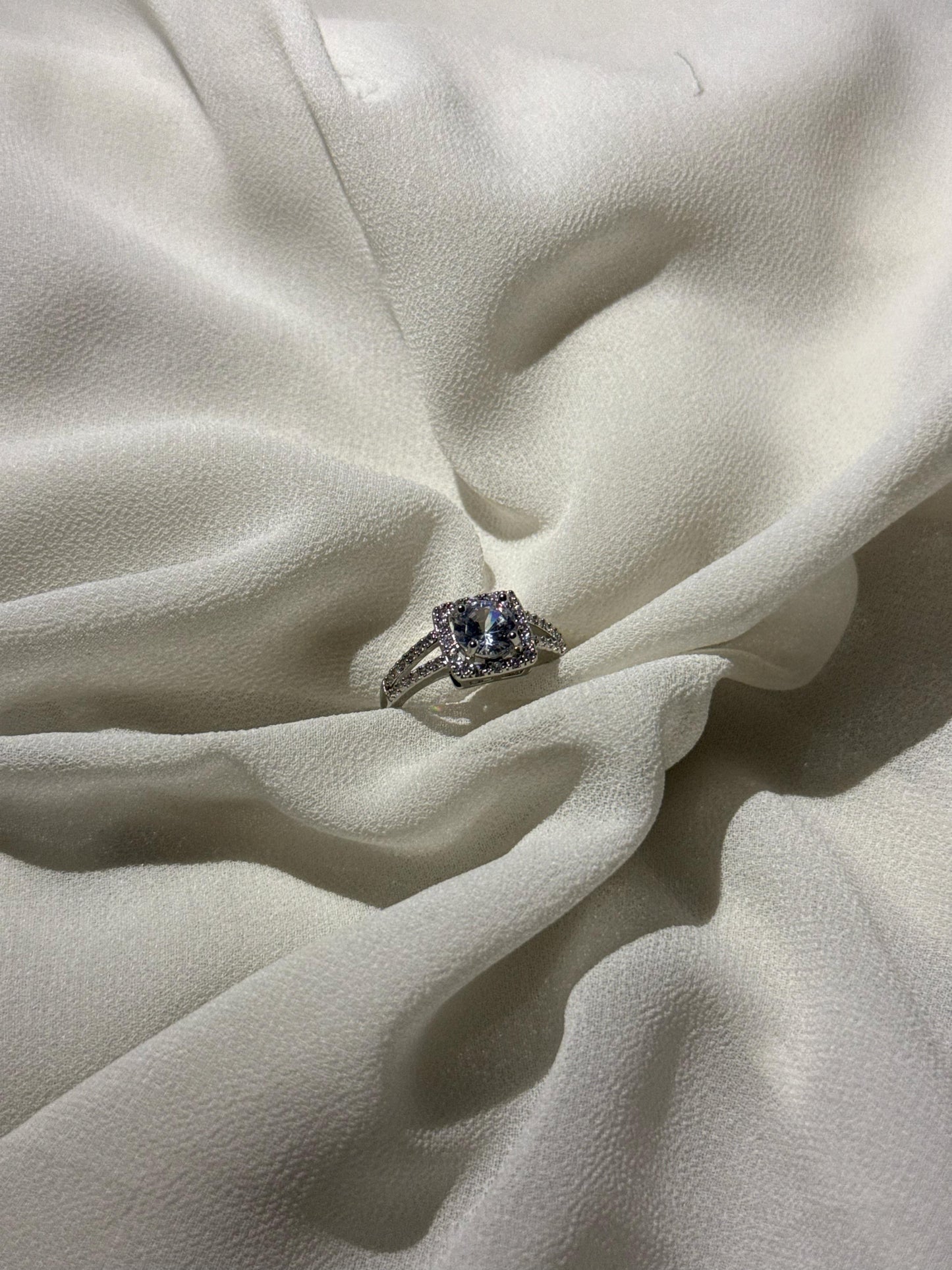 OnesWear-Classic Gemstone Halo Rings( Adjustable)