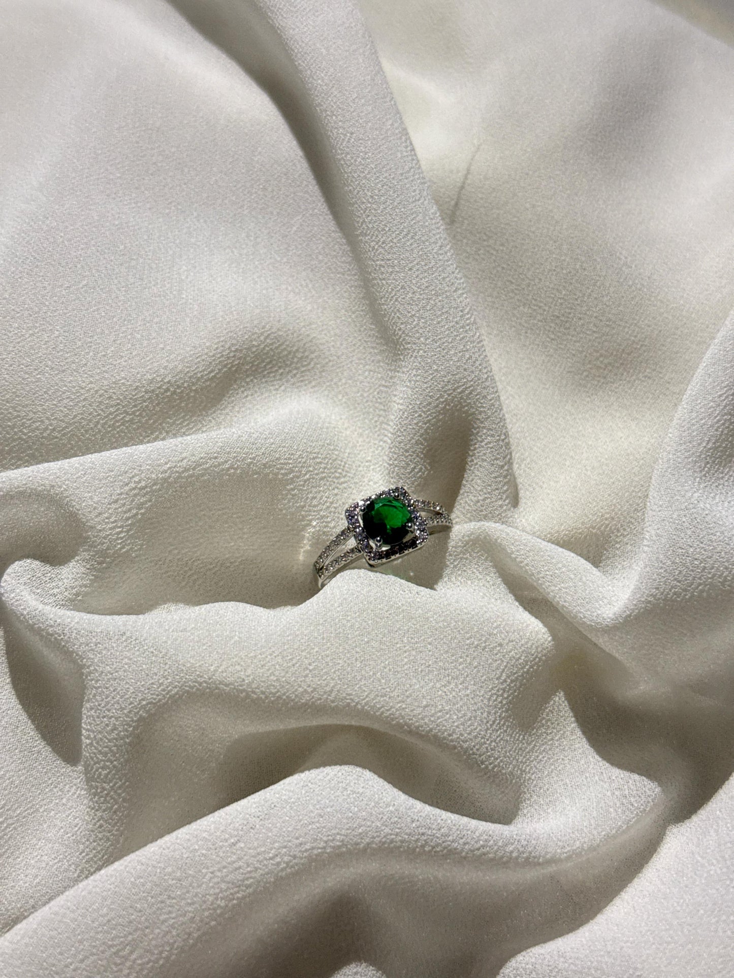 OnesWear-Classic Gemstone Halo Rings( Adjustable)