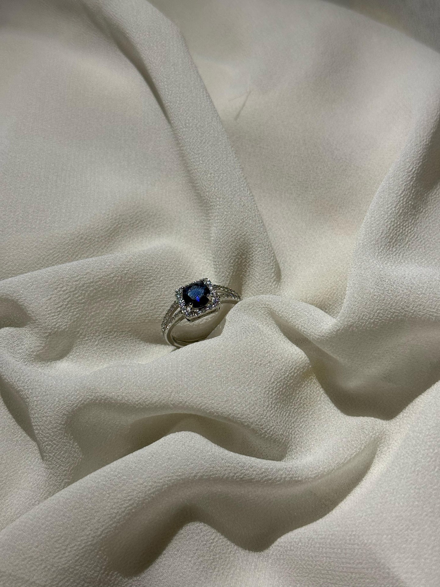 OnesWear-Classic Gemstone Halo Rings( Adjustable)